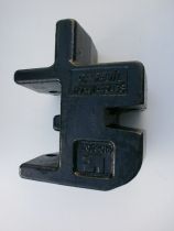 Frontgewicht gietstaal type CASE middenblok, trekhaak 110kg